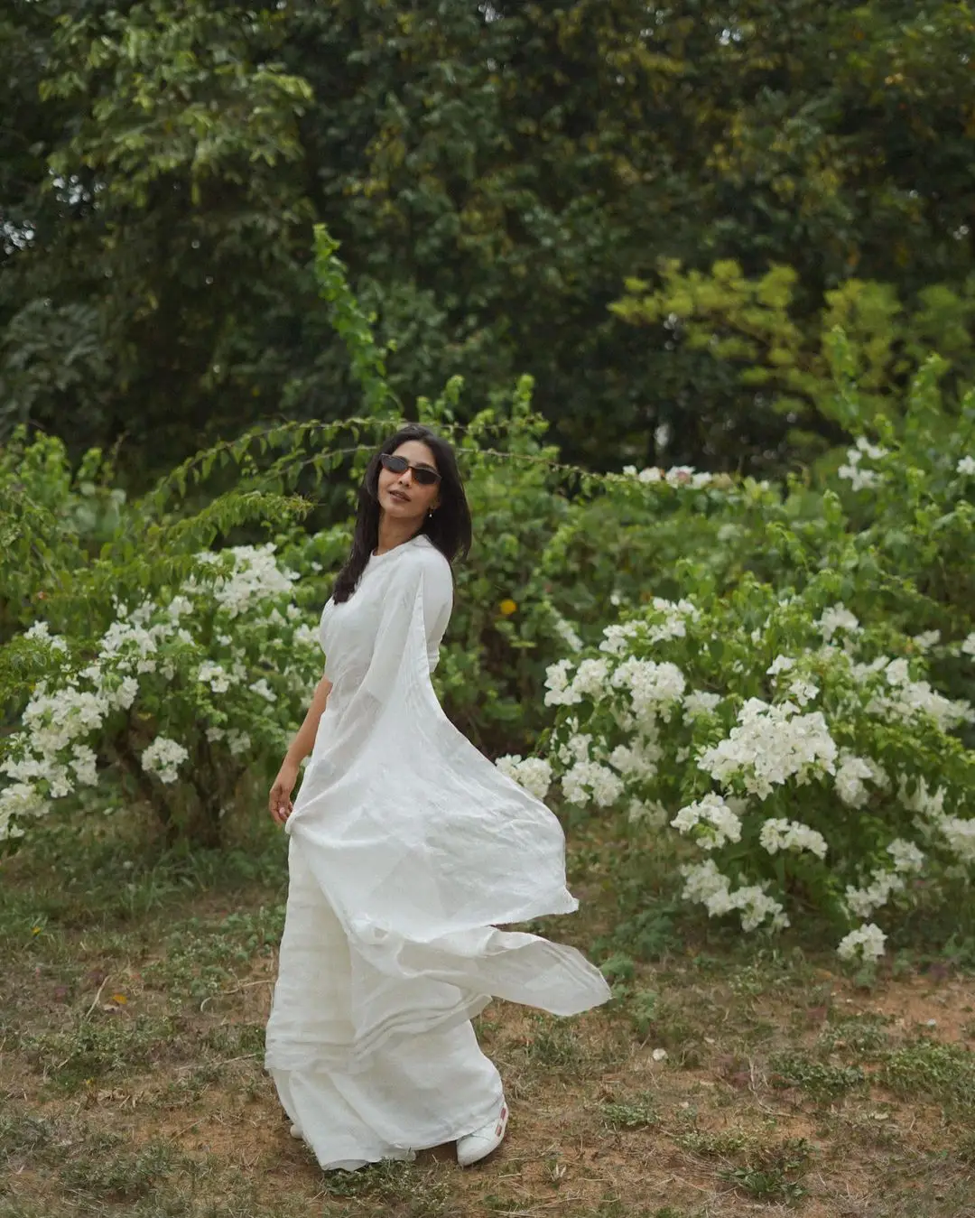 Tamil Actress Aishwarya Lekshmi in White Color Saree Blouse